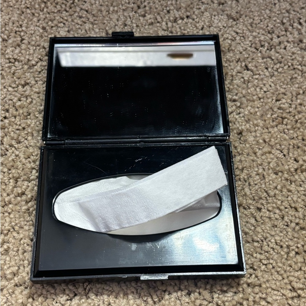 Vintage Faux Lacquer Compact Tissue Case With Mirror - Picture 4 of 8